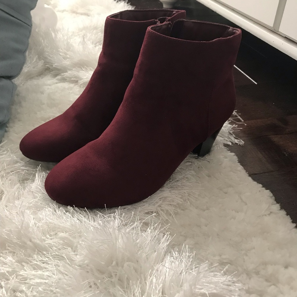Burgundy/Maroon Ankle boots.